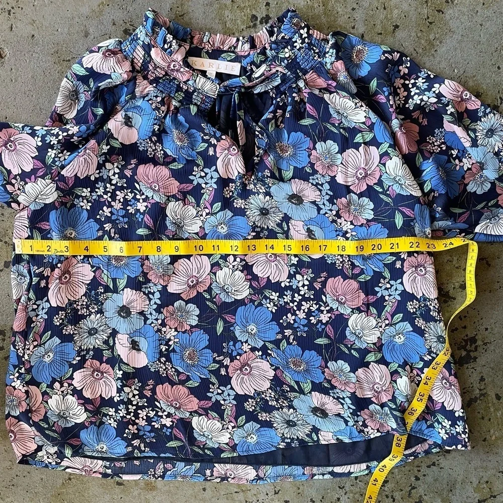 Karlie Jardin Keyhole Neck Blouse in Indigo and Pink Floral Print Size Medium